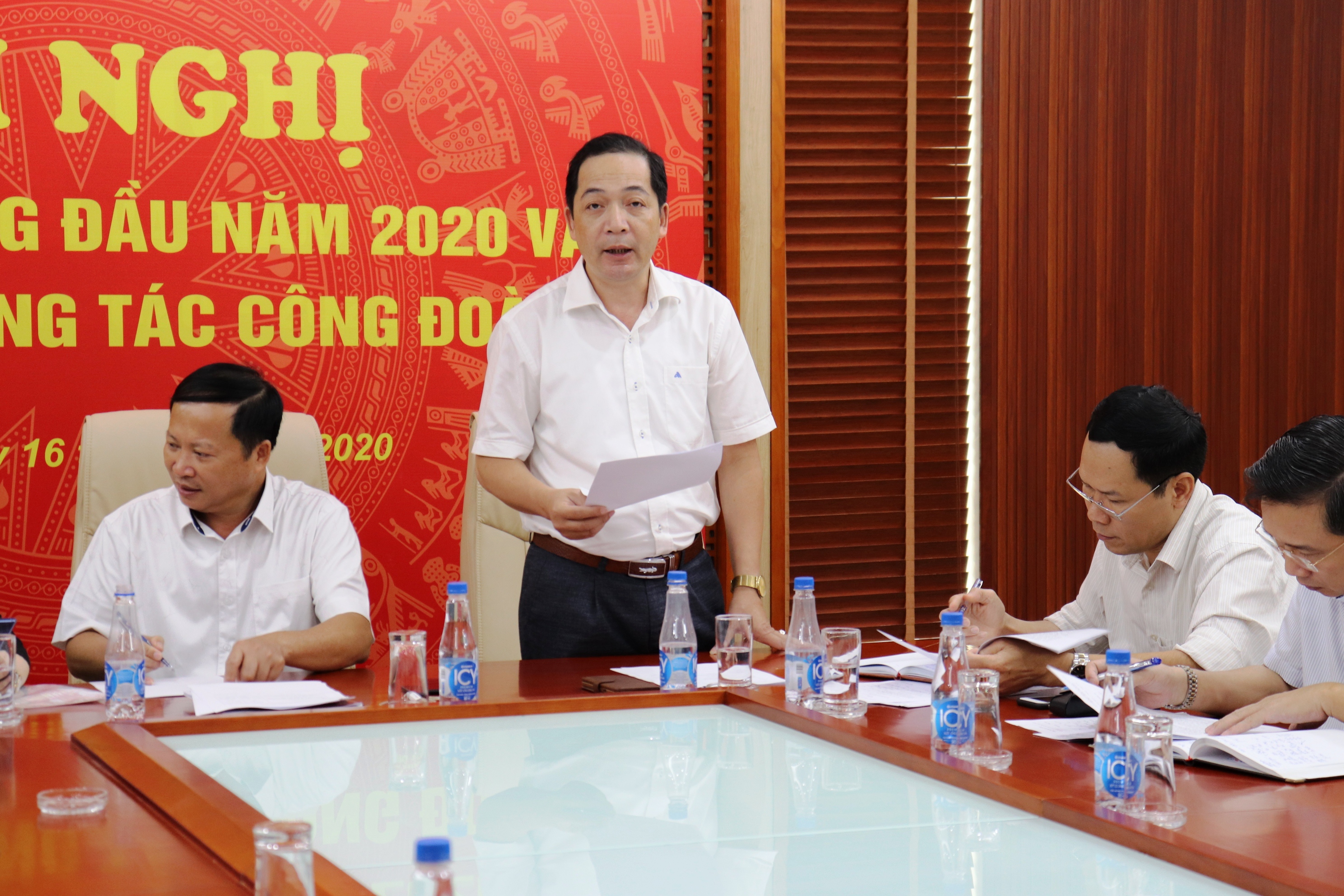 TS. Nguyễn Huy Hoàng, Phó Chủ tịch Công đoàn Thanh tra Chính phủ, Phó Hiệu trưởng Trường Cán bộ Thanh tra báo cáo tại Hội nghị Sơ kết. Ảnh: K. Dung